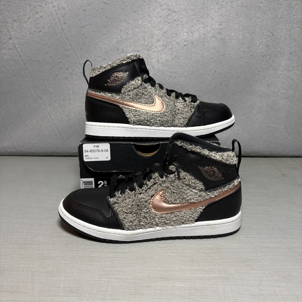 Jordan 1 Retro High Fleece Black Metallic Red Bronze GS Size 2.5Y 332148-022